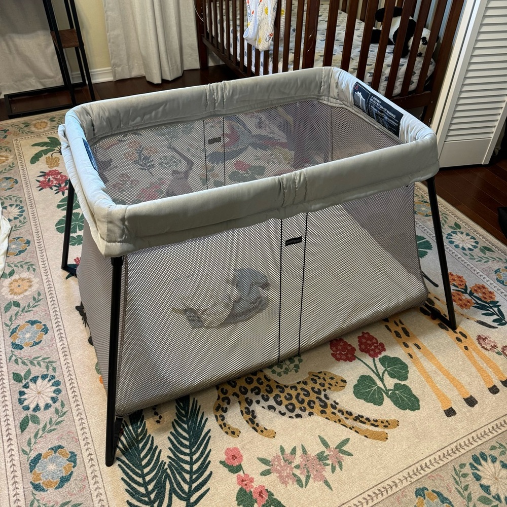 Babybjorn Travel Crib Light in Silver bundle with crib sheet
